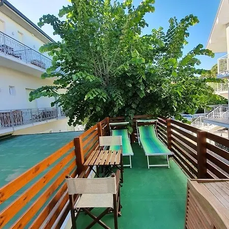 Airone - E ホテル 3*