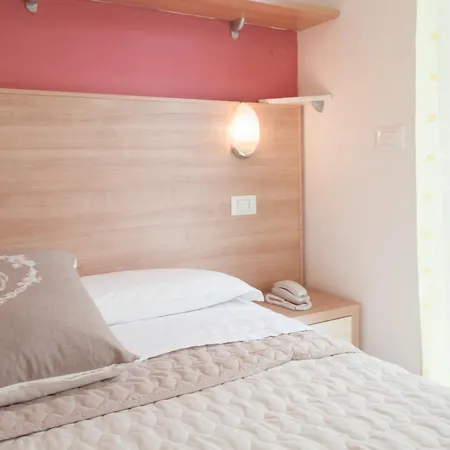 Airone - E ホテル 3*