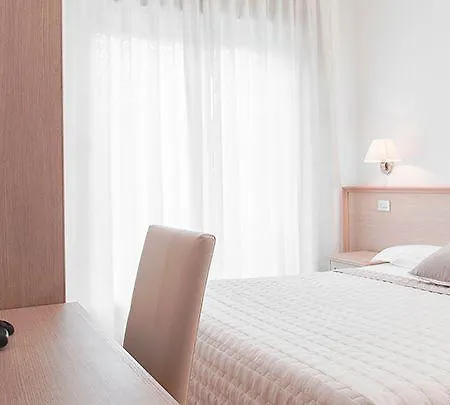 Airone - E ホテル 3*