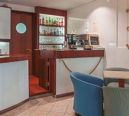 Hotel Airone - E 3*