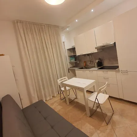 ホテル Airone - E 3*