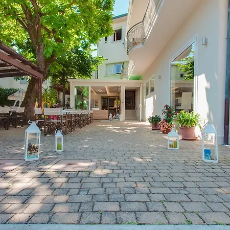 Hotel Airone - E 3*